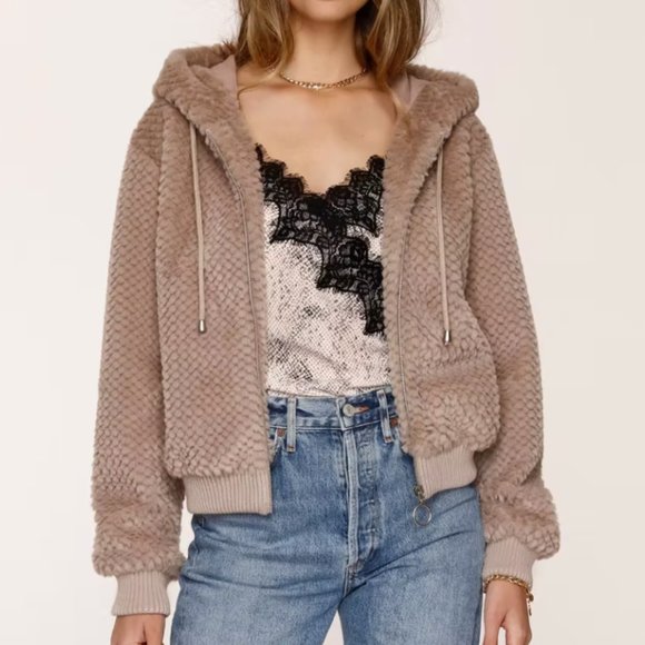 Heartloom Magda Faux Fur Jacket (NWT) - Picture 2 of 16